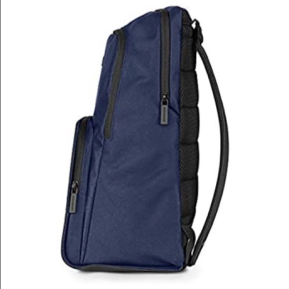 MOLESKINE CITY TRAVEL BACKPACK. MEDIUM SIZE - Picture 3 of 6